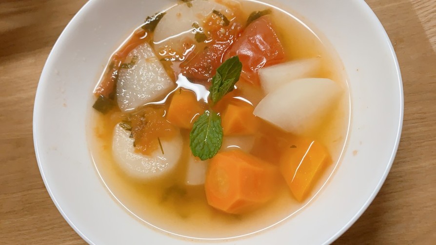 大根入りの野菜スープの画像
