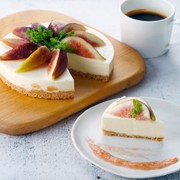 イチジクのレアチーズケーキの写真