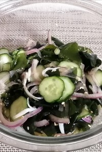 きゅうりとわかめの海藻サラダ