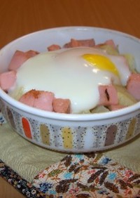 リサーラソーセージと卵の朝食ココット
