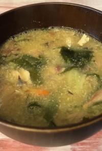 乾燥野菜とサバ缶の味噌汁