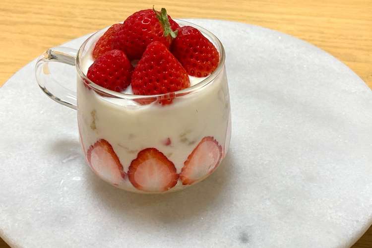 簡単 おしゃれ グラノーラ苺パフェ レシピ 作り方 By Sii工房 クックパッド 簡単おいしいみんなのレシピが357万品