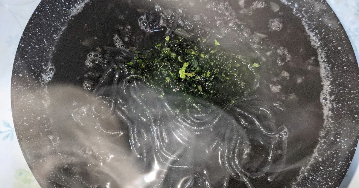 イカスミラーメン改 レシピ 作り方 By Okusama18 クックパッド 簡単おいしいみんなのレシピが364万品