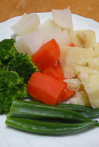 蒸し野菜の３種ソース