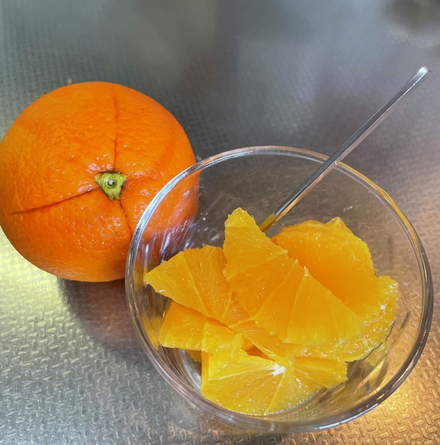オレンジを食べやすくカットの画像