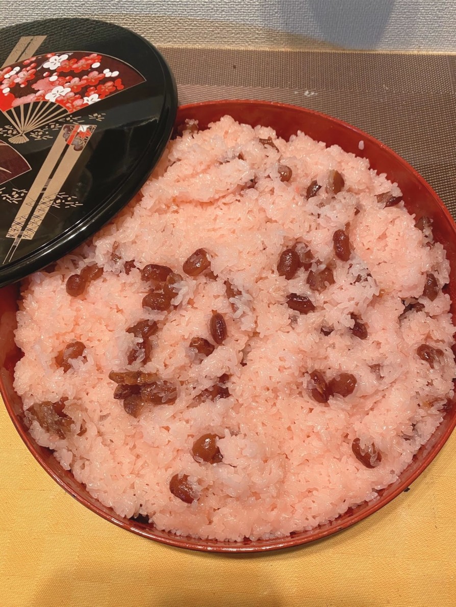 お祝いに”甘納豆のお赤飯”の画像