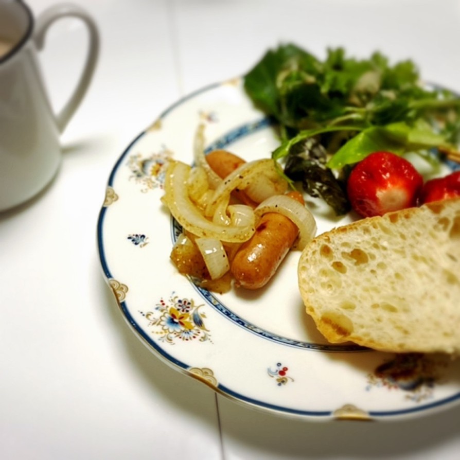 朝食に　玉ねぎとウインナーマヨネーズ炒めの画像