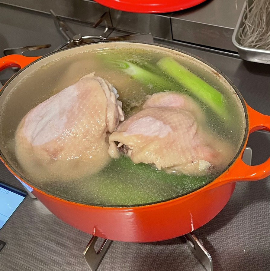 ル・クルーゼで煮込む参鶏湯の画像