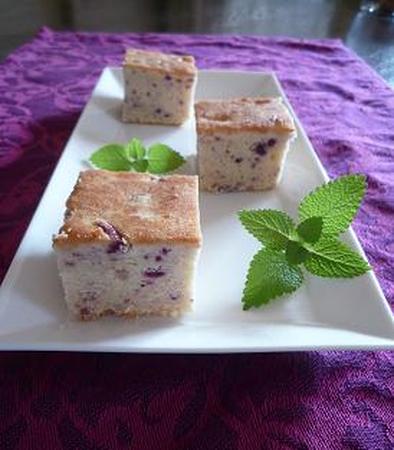 紫芋とクリームチーズのケーキの写真