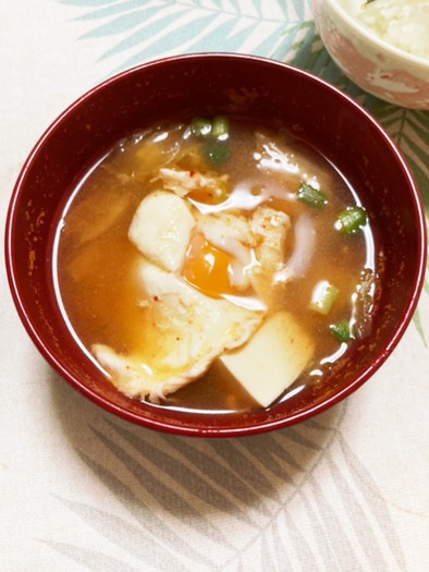 キムチと卵のスープの写真