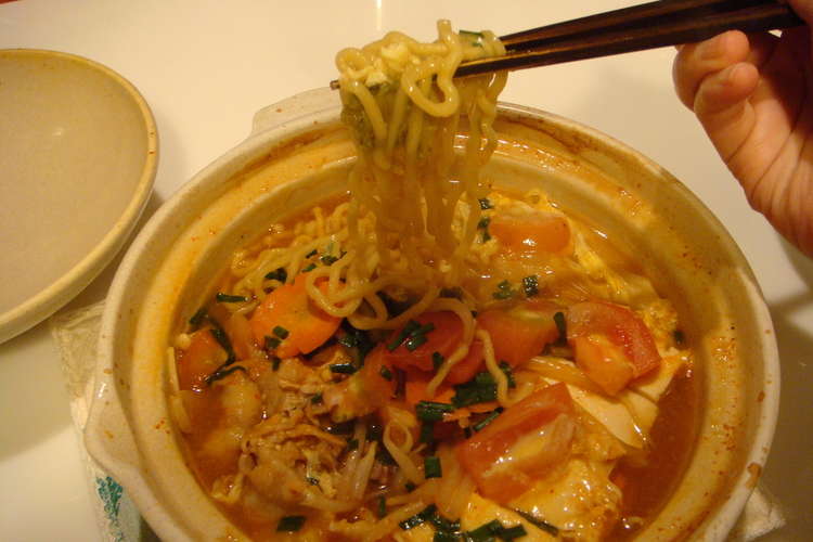 トマトもはいる キムチ鍋ラーメン レシピ 作り方 By クレラップ娘 クックパッド 簡単おいしいみんなのレシピが354万品