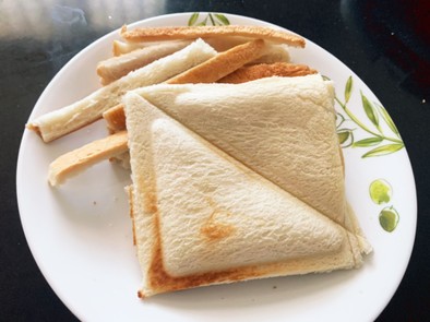 食パンのサンドイッチの写真