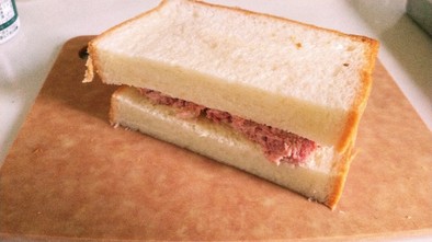 食パン1枚でコンビーフサンドイッチの写真