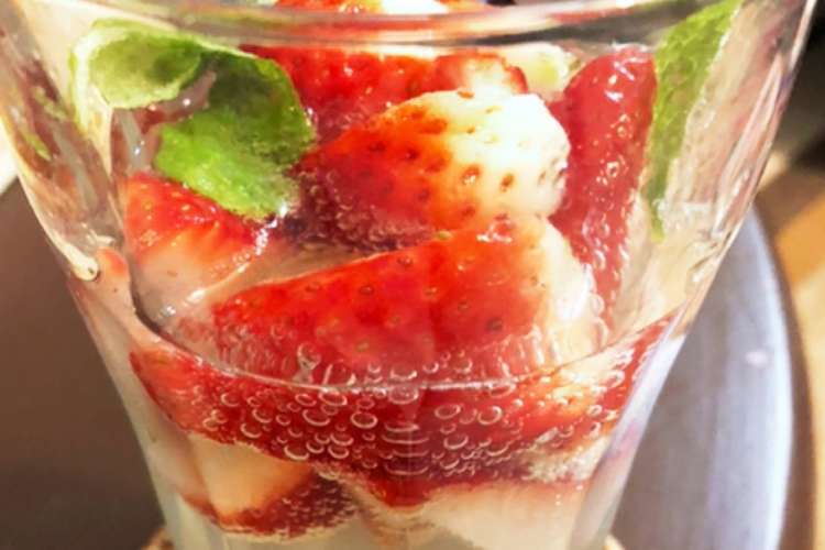 白ワインといちごのカクテル レシピ 作り方 By クックowjx92 クックパッド 簡単おいしいみんなのレシピが366万品