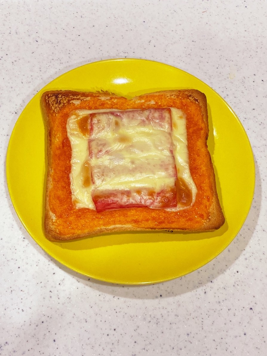 ガッツリカニカマチーズトストの画像