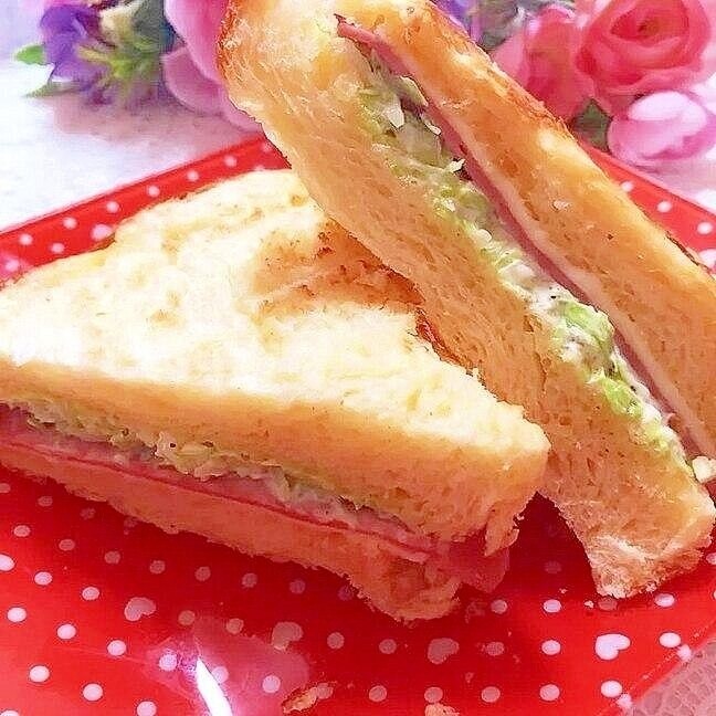 キャベツシーザーのハムチーズサンドイッチの画像