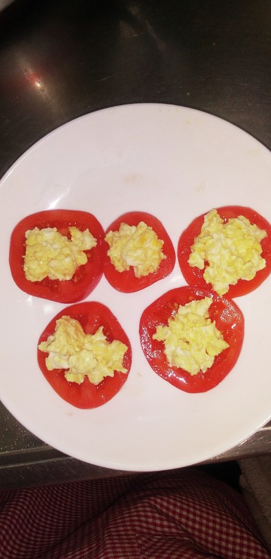 トマトのタルタルソース乗せの写真