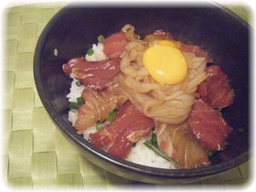 マグロ・真鯛・イカの海鮮漬け丼