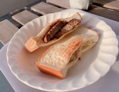 ６枚切り食パンのアレンジ焼きサンドイッチの写真