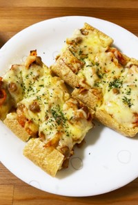 簡単おつまみ★キムチ納豆の油揚げピザ
