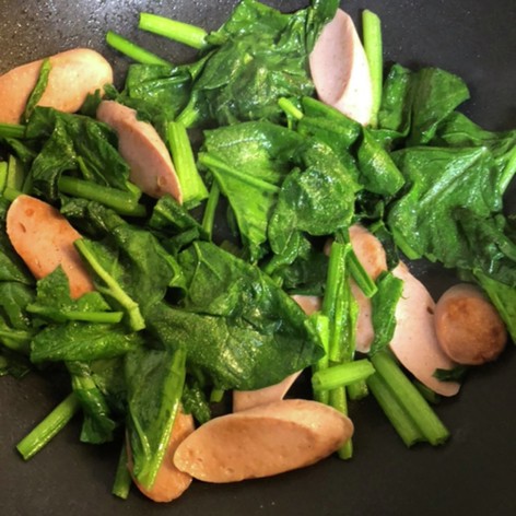 青菜と魚肉ソーセージの簡単炒め
