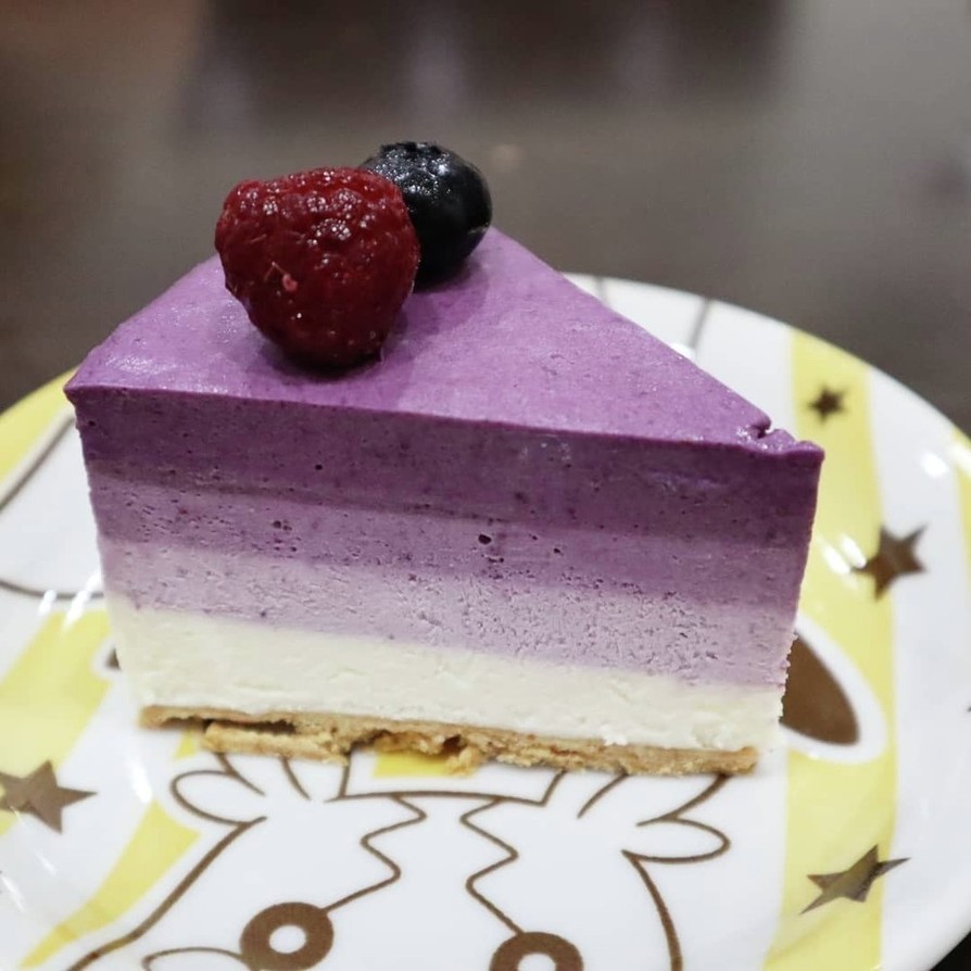 赤、白、ブルーベリーのチーズケーキカップケーキのレシピ