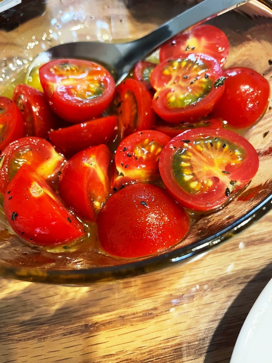 トマトのオリーブオイルドレッシング漬けの画像