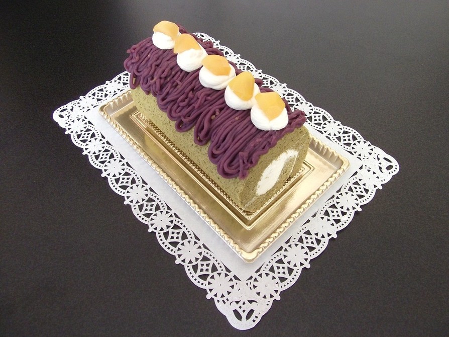 抹茶と紫芋のロールケーキの画像