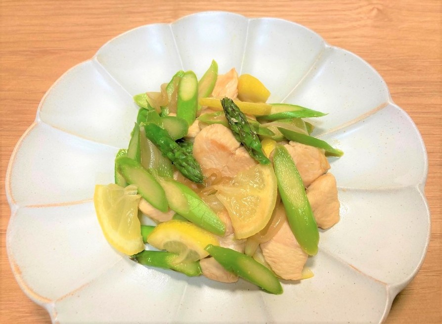 鶏肉、アスパラガス、ほうれん草のレモンローズマリーパスタのレシピ