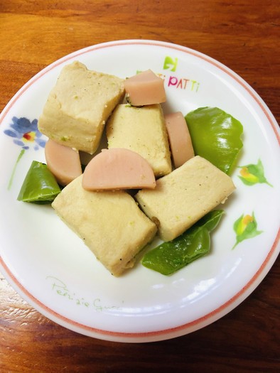 高野豆腐魚肉ソーセージピーマンの含め煮の写真