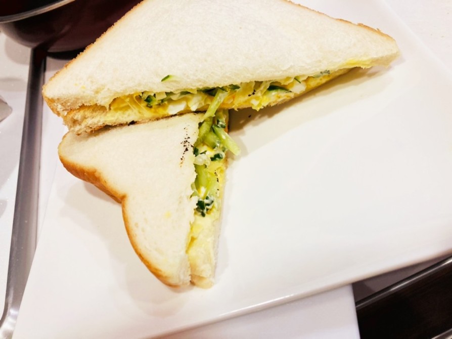 きゅうりと卵のサンドイッチの画像