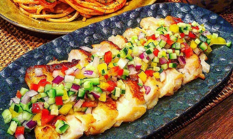 チキンステーキ　彩り野菜のマリネソースの画像