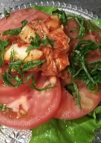 トマトと本技凄旨キムチのおつまみサラダ