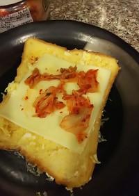 卵チーズキムチトースト