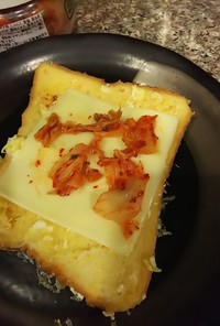 卵チーズキムチトースト