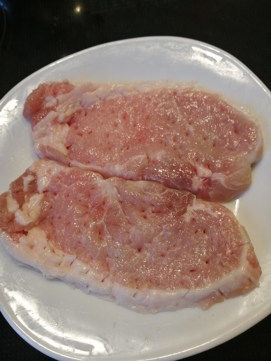 キッチンバサミで簡単★とんかつ肉の筋切りの画像