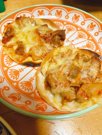 餃子の皮de豚キムチピザの写真