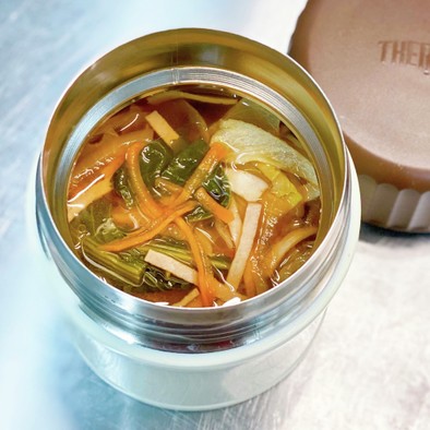スープジャーと干し野菜の韓国風スープの写真