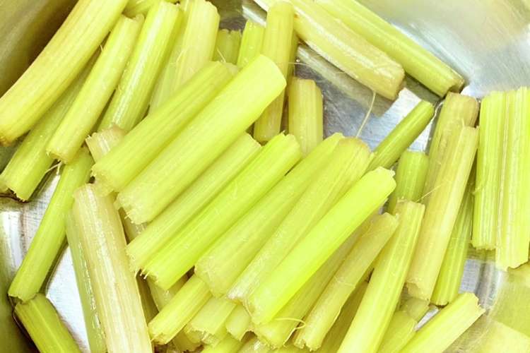 ふきの下処理 ポキポキ法 レシピ 作り方 By バタ子99 クックパッド 簡単おいしいみんなのレシピが365万品