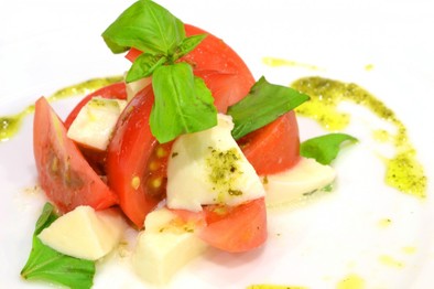 トマトとモッツァレラのサラダの写真