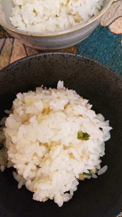 シンプルなツナ炊き込みご飯の写真