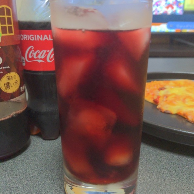赤ワインのコーラ割り レシピ 作り方 By Rgbじぇねしす クックパッド 簡単おいしいみんなのレシピが357万品
