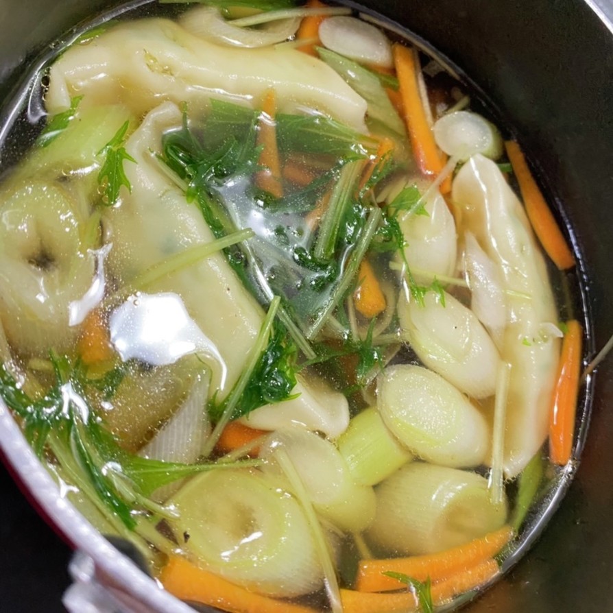 余った冷凍餃子で簡単に作れるスープの画像