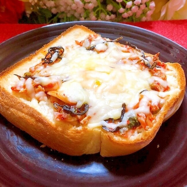 キムチ玉子チーズトーストの画像