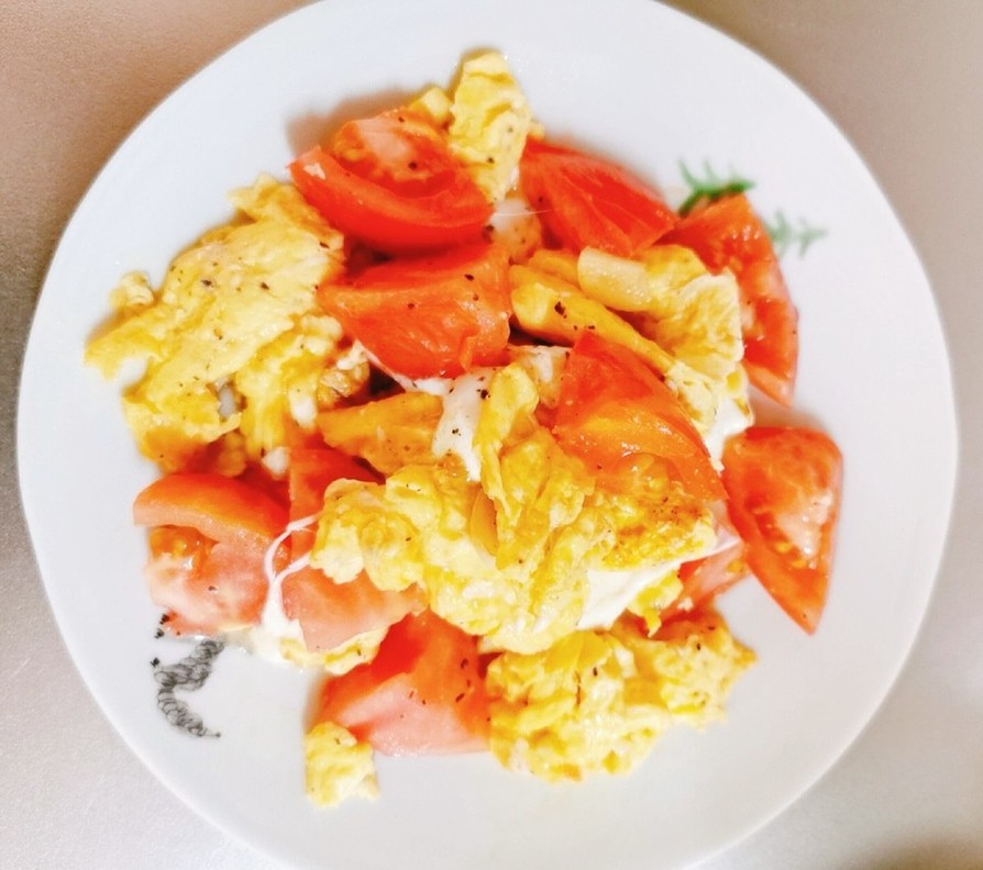 トマトとモッツァレラチーズの卵炒めの画像