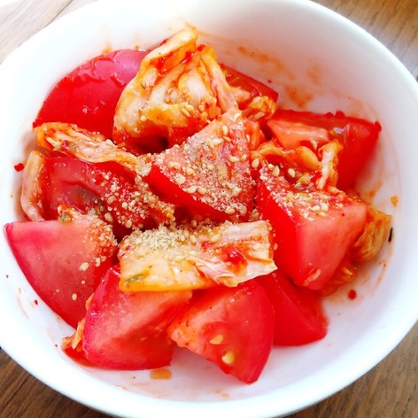 トマトとキムチの簡単サラダ