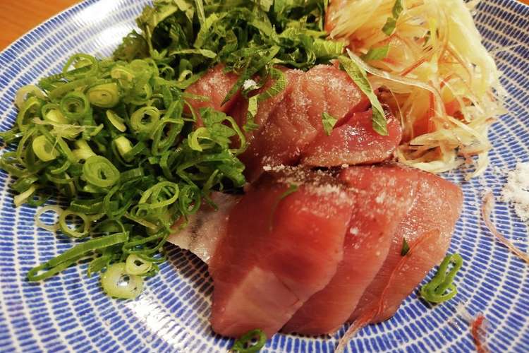 カツオの刺身は塩とレモンとニンニクで レシピ 作り方 By あをき クックパッド 簡単おいしいみんなのレシピが361万品