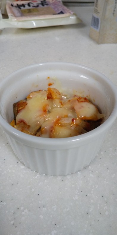 サバ缶と本技キムチのチーズ焼きの写真