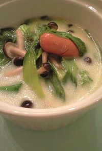 青梗菜とソーセージのミルクスープ
