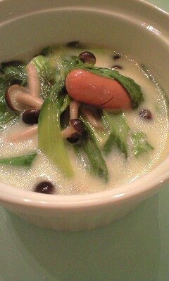 青梗菜とソーセージのミルクスープの画像